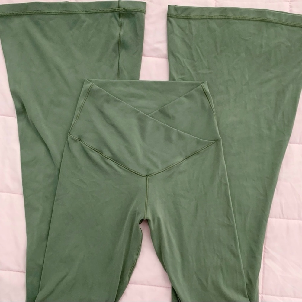 NWOT Aerie real me crossover flare leggings Olive Fun